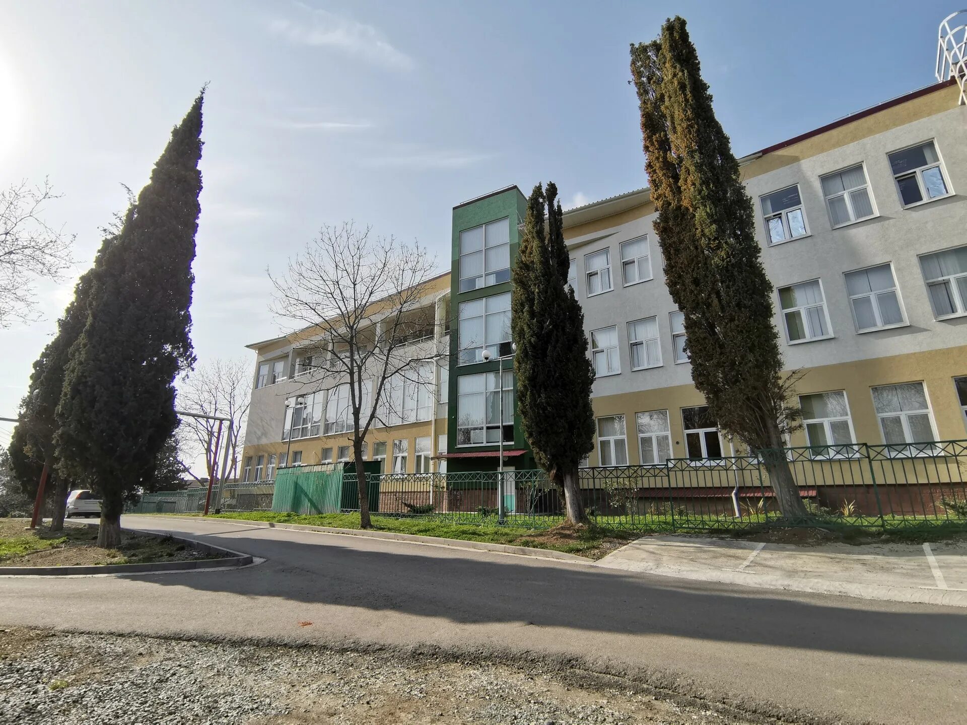 Сош 100 адлер. Школа 84 сочи. Школа 4 сочи. Школа 10 сочи. Школа 13 адлер.