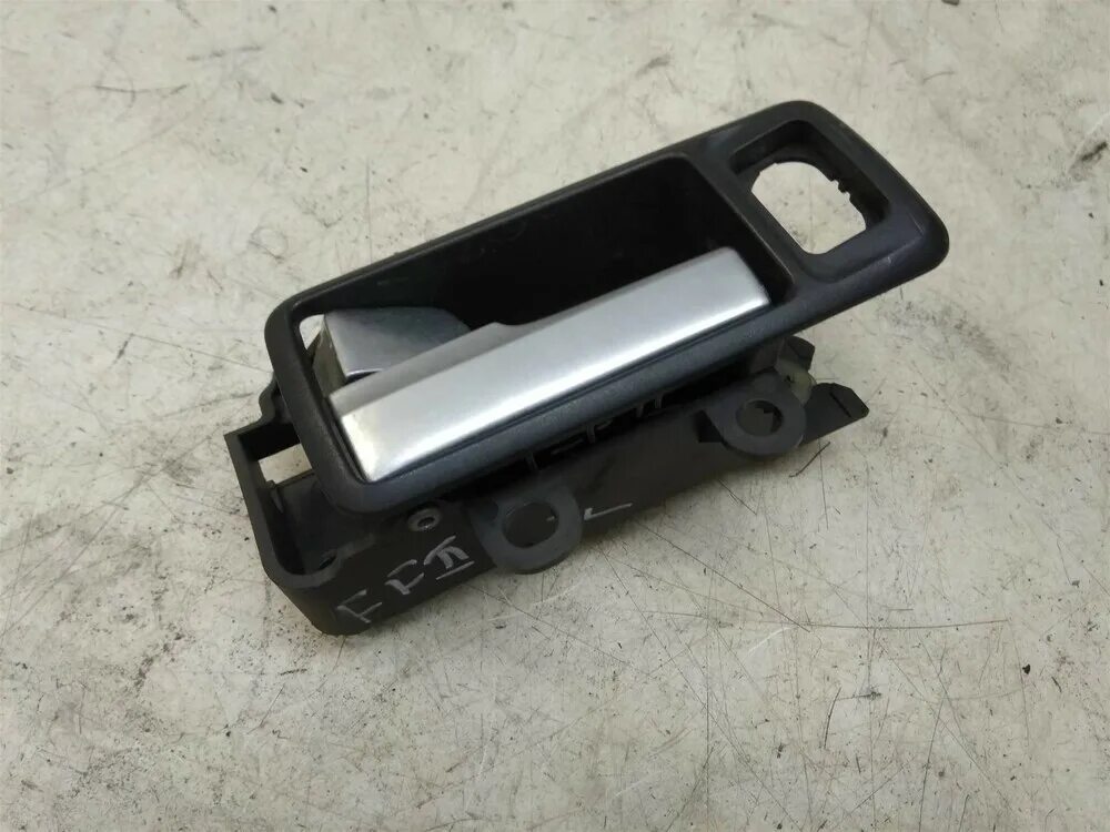 Ручка двери внутренняя форд фокус. Ручка двери форд фокус 2 внутренняя правая. Форд фокус 2 дверная ручка салон. Ручка внутренняя левая форд фокус 2 артикул. Внутренняя ручка двери форд фокус 2.