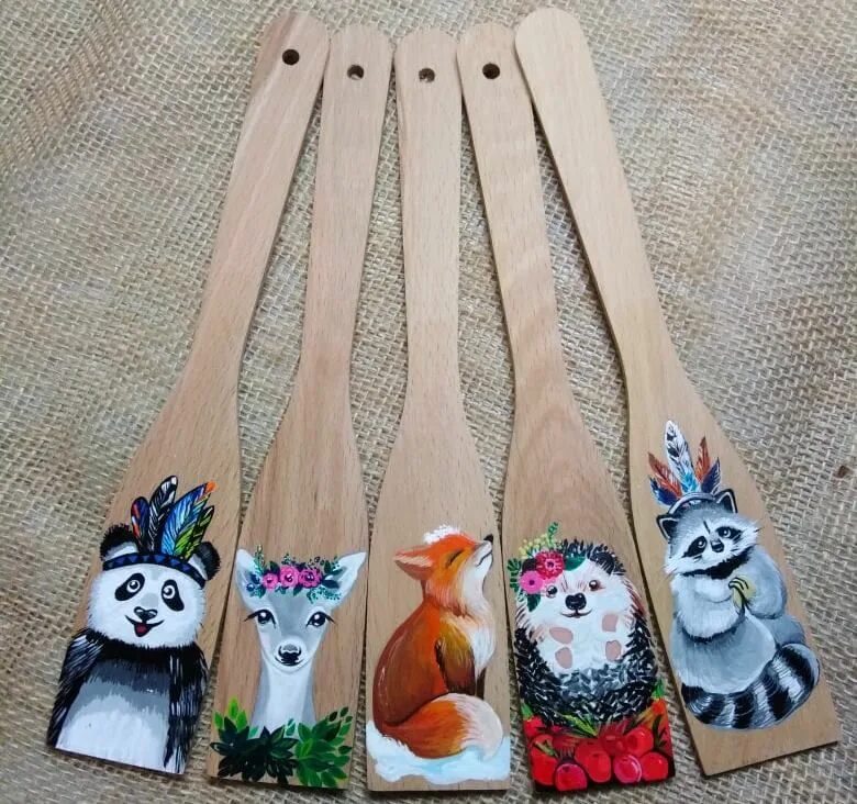 Роспись деревянной лопатки. Лопатка деревянная с росписью. роспись лопаточек деревянных. роспись на лопатке кухонной. украшение деревянных лопаток.