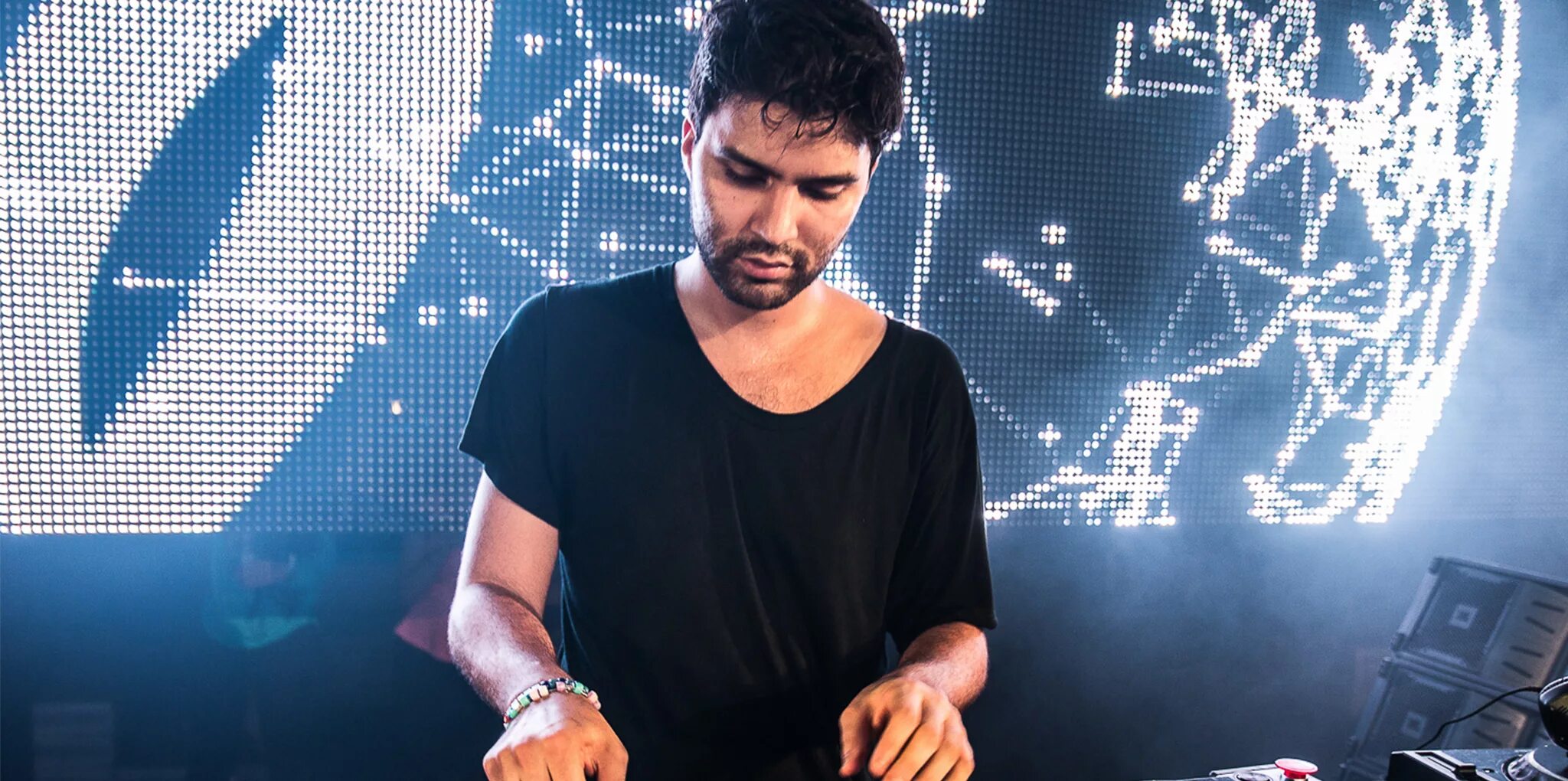 Mixer newspaper. R3hab нидерландский диджей. R3hab блоггер. Крутой диджей. Великие диджеи.