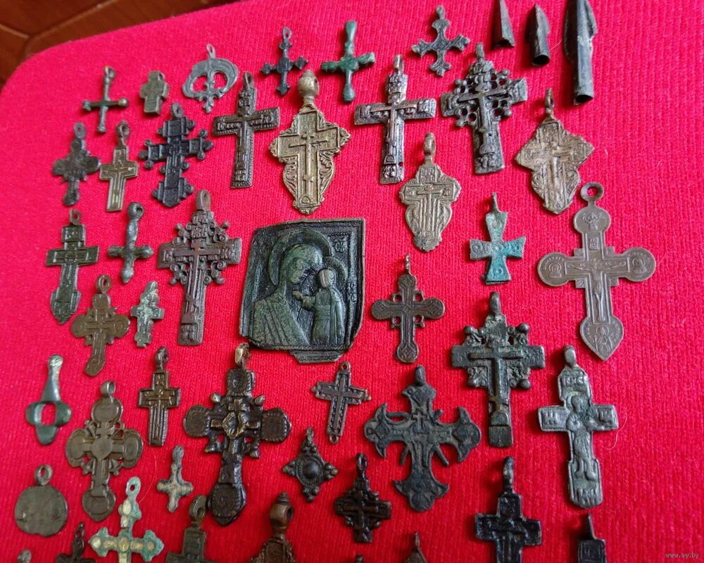 Объекты религиозного культа. Процессионный крест византия. Предметы церковного культа. Скульптура средневековья кратко. Предметы религиозного почитания.