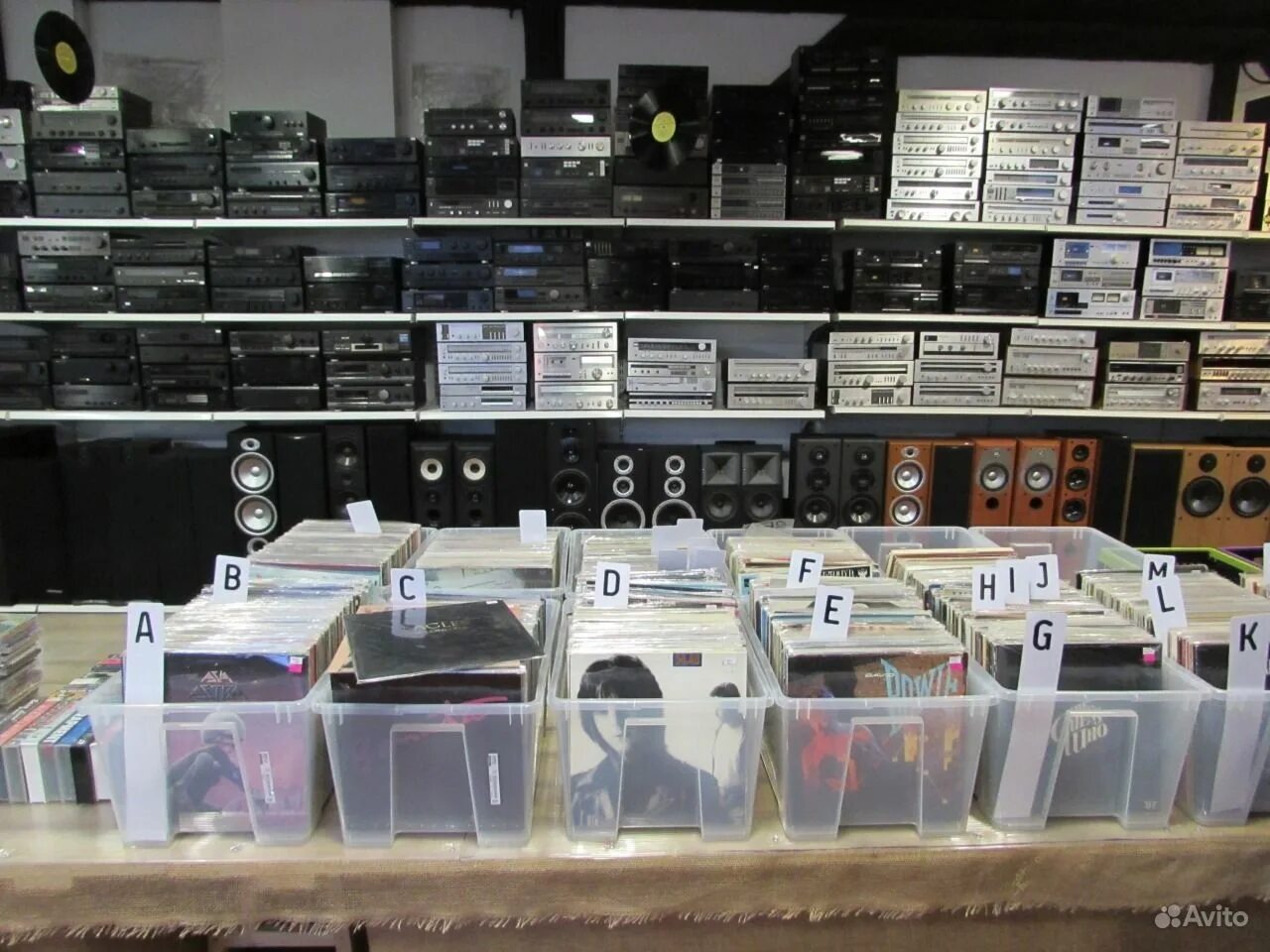 компьютер в ретро интерьере. магазин vintage tech. боровая 62. магазин vintage tech. магазин vintage tech.