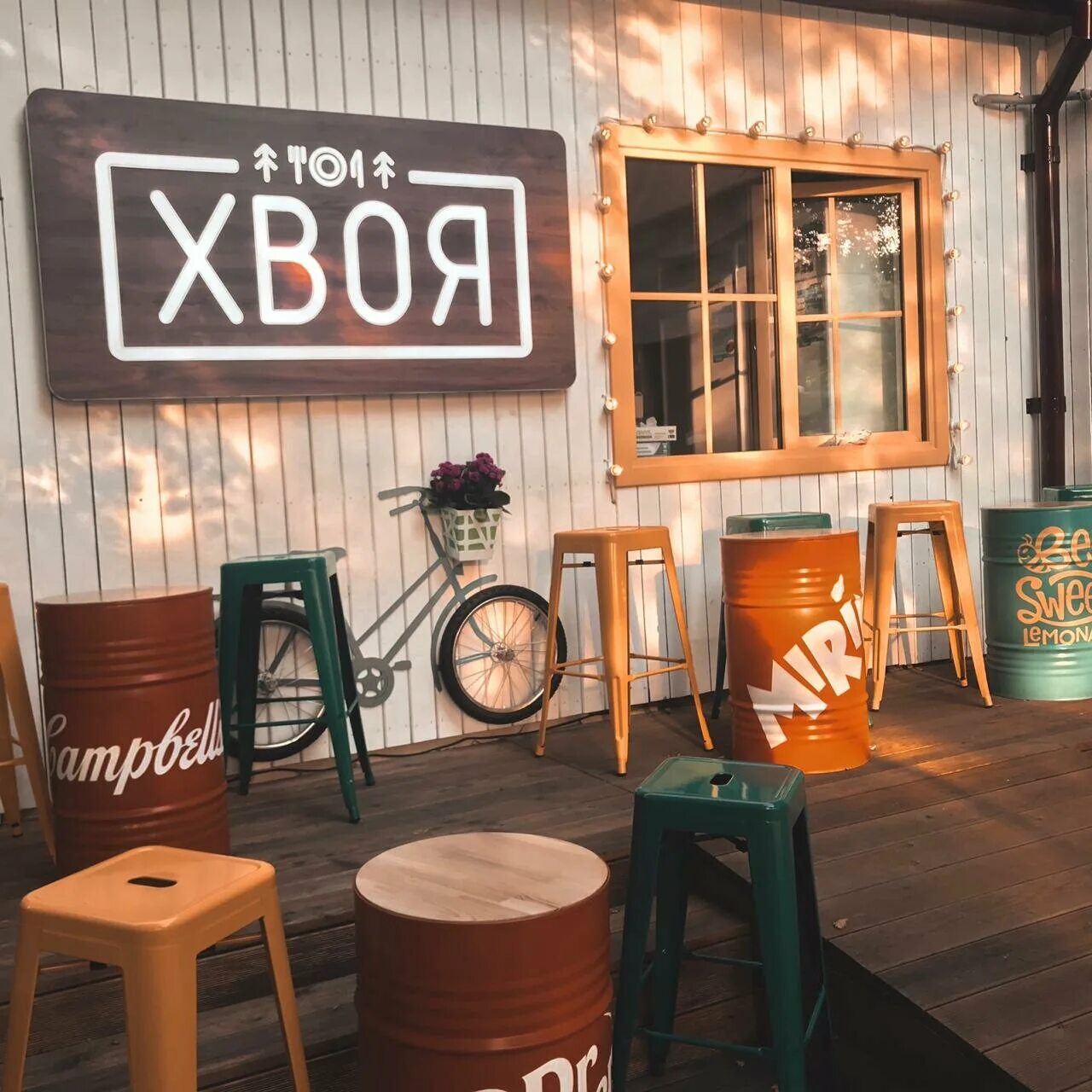 пайн ривер отель свадьба. нео типи pine river. летняя веранда кафе в стиле лофт. веранда кафе лофт. Pine river калужская область.