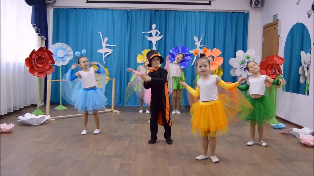 Очедение инсценировки детей. Танец инсценировка для дошкольников. Инсценировка песен в детском саду. Дорога на берлин инсценировка. Баллада о матери инсценировка в школе.