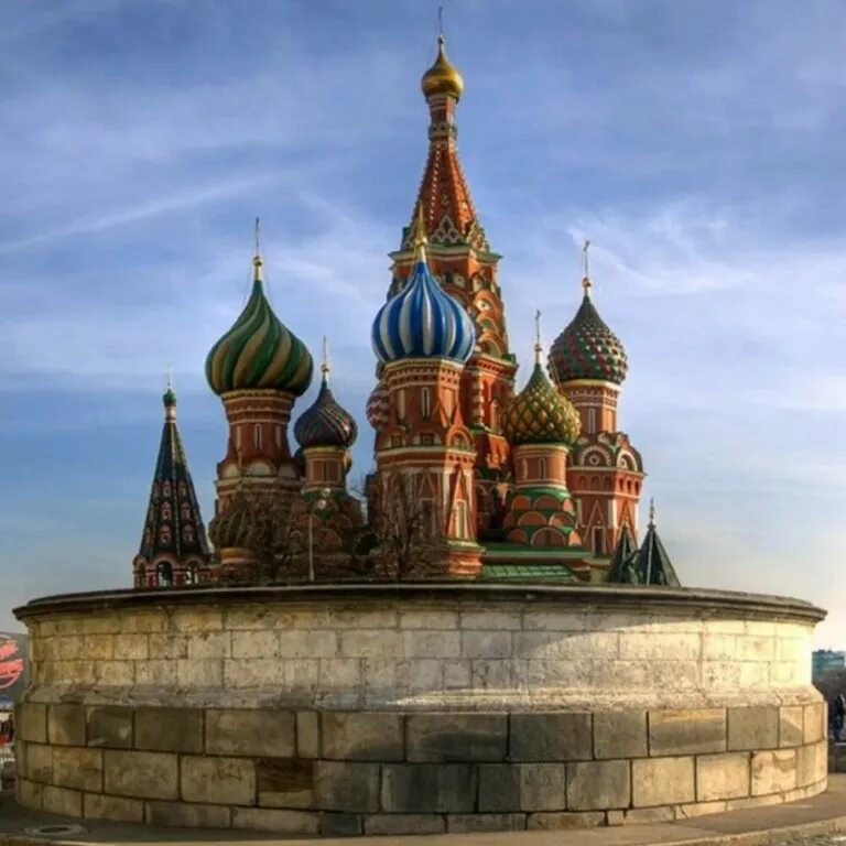 Храм василия блаженного зд. Кремлевская набережная москва ночью. Самые красивые города в россии для путешествия рейтинг. Москва интересные факты о городе. У москвы есть интересы.