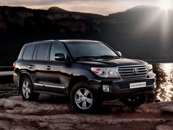 Тойота лс. Land Cruiser 200. Крузак 200 2015 года. Tlc200 4.5d. Ленд Крузер 200 драйв 2.