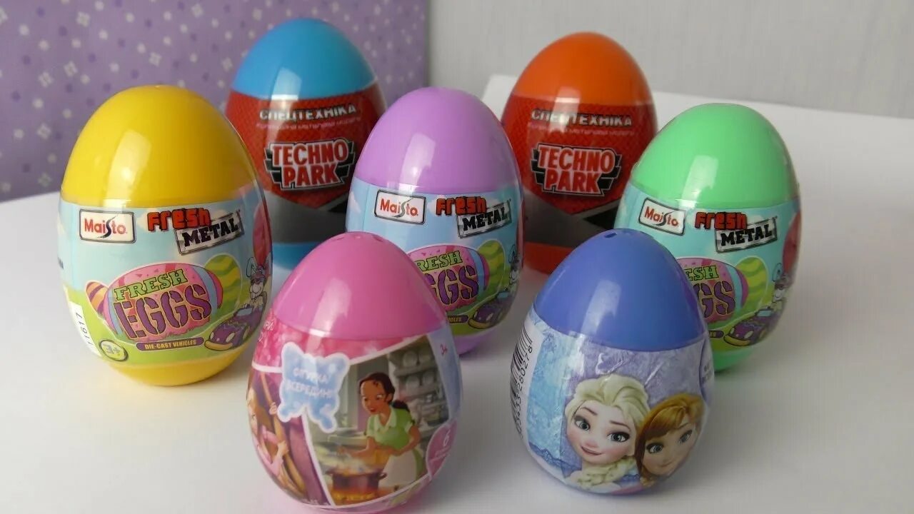 Egg toys. Пластиковые яйца. Яйцо с сюрпризом. Пластмассовое яйцо с сюрпризом. Пластиковые яйца с игрушкой.