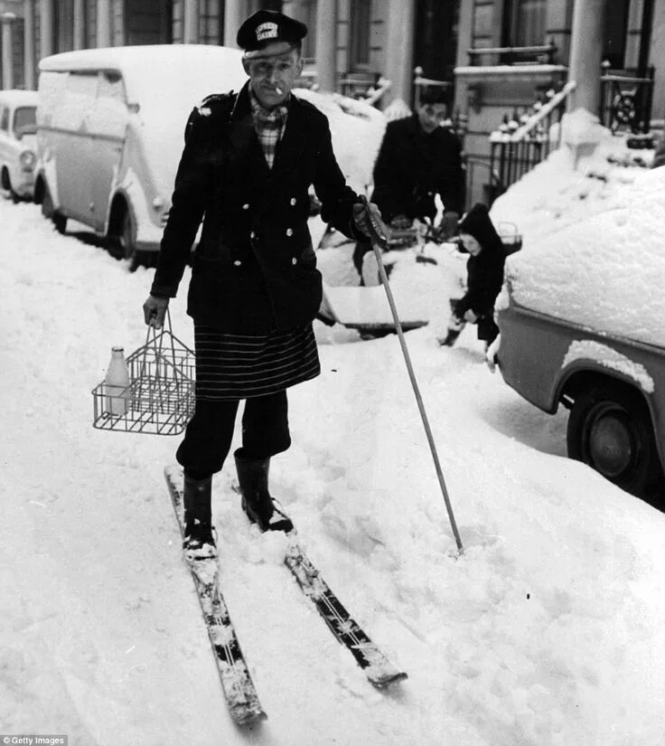 1900 1960. Зима 1960 года. Лыжи 1960 года. 1900 Год в Америке зима. Люди в Англии зимой.