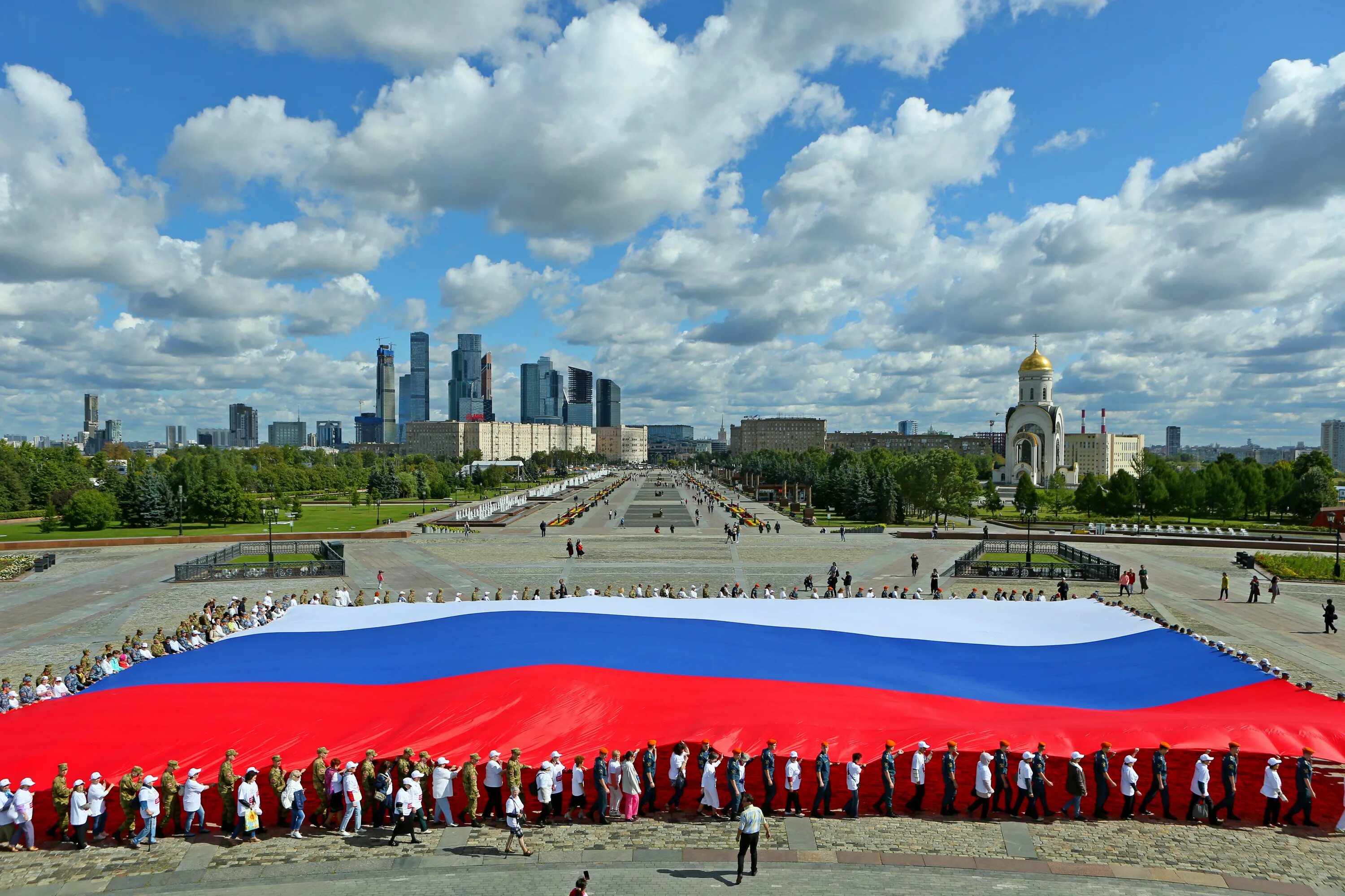 Флаг россии в москве