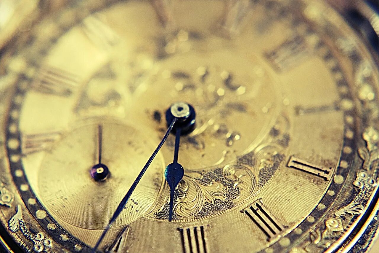 Время. Старинные часы. Красивые старинные часы. Часы фон. Обои с часами.