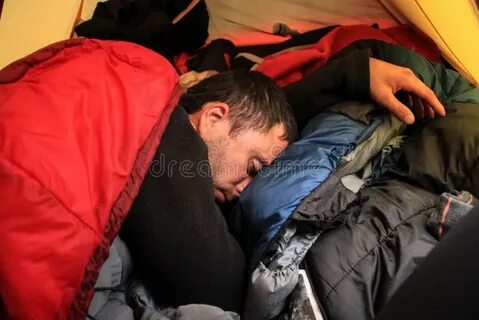 Я уснул в палатке поставленной на берегу