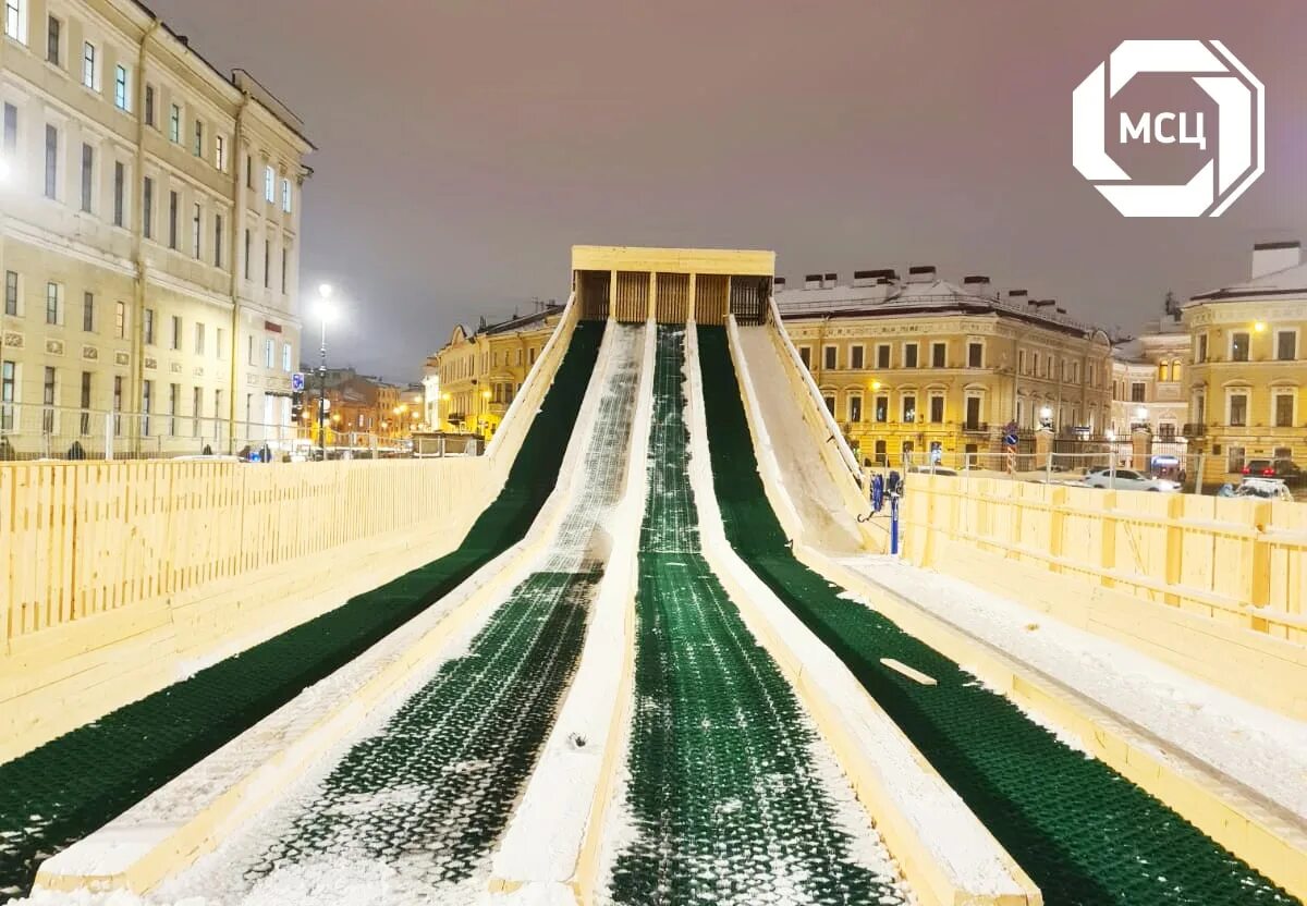 Рождественская горка на дворцовой площади. Горка на дворцовой площади. Манежная площадь декабрь питер 2023. Горка на дворцовой площади 2023. Каток на дворцовой.