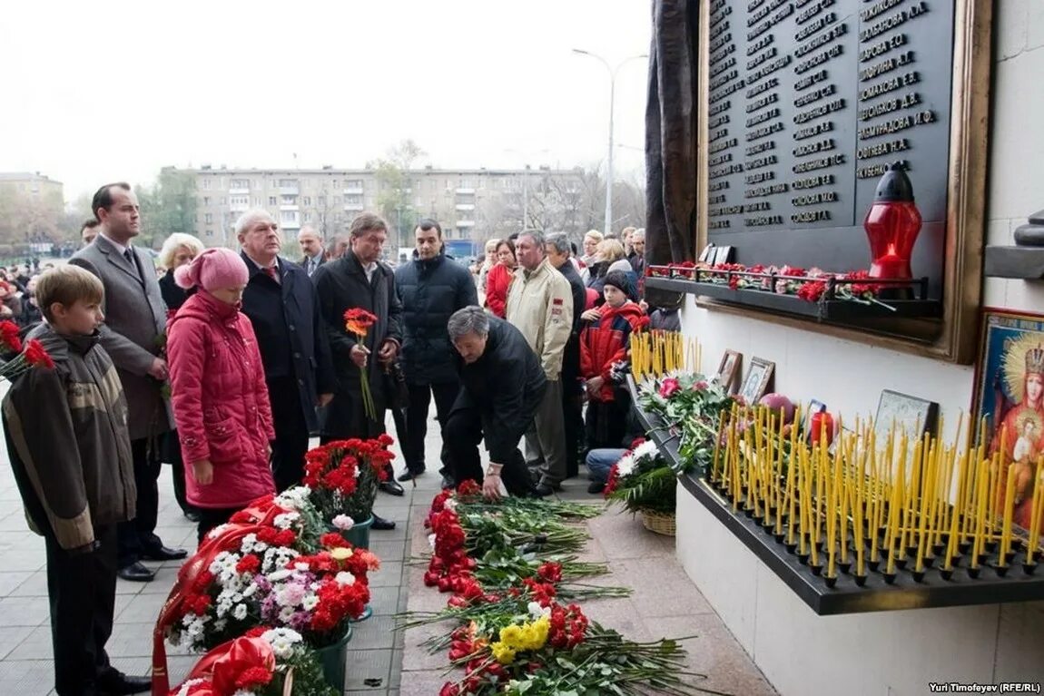 Сколько погибших в норд осте жертв было. 23 Октября — 26 октября 2002 года — теракт на Дубровке.. Теракт в Норд-Осте Москва 2002 год. Норд-ОСТ теракт на Дубровке.