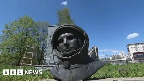 Памятник дню космонавтики