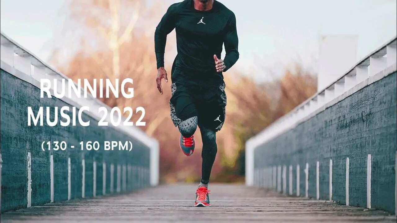 Running for cover. Кроссовки найк раннер для бега. Nike Running 2022. Спортсмен бежит. Красивый бег.