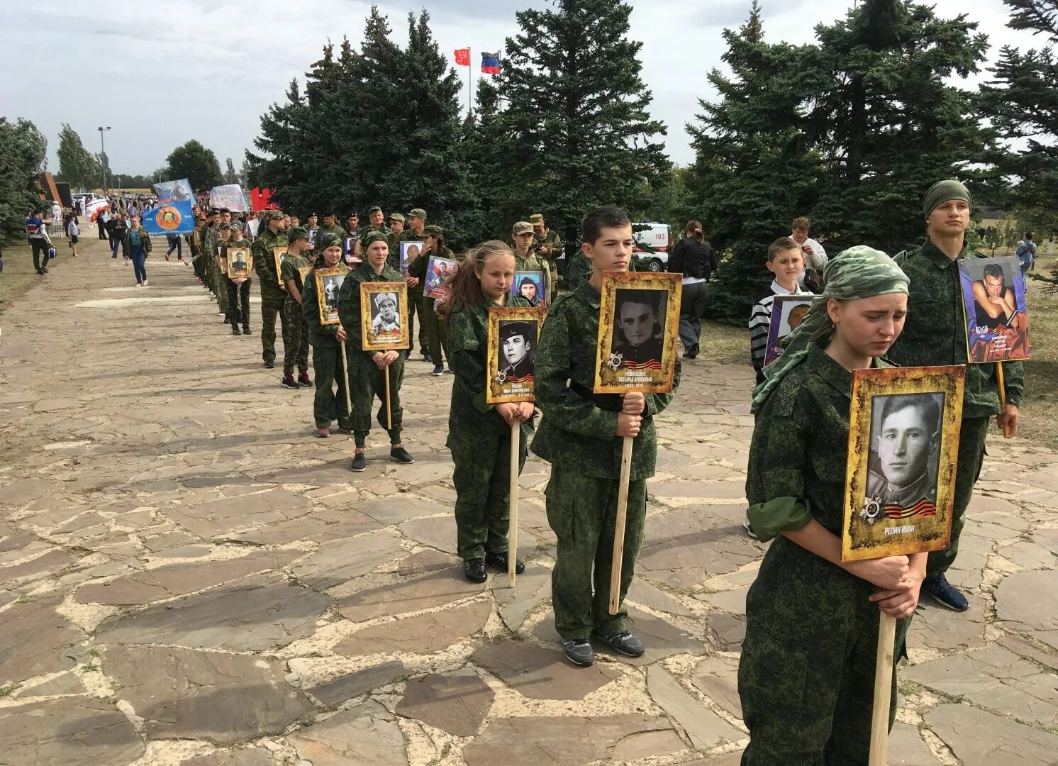 Аллея славы Усть Донецкий. Аллея славы Саур могила. Славянск Донецкая область. Славянск ДНР последние новости.