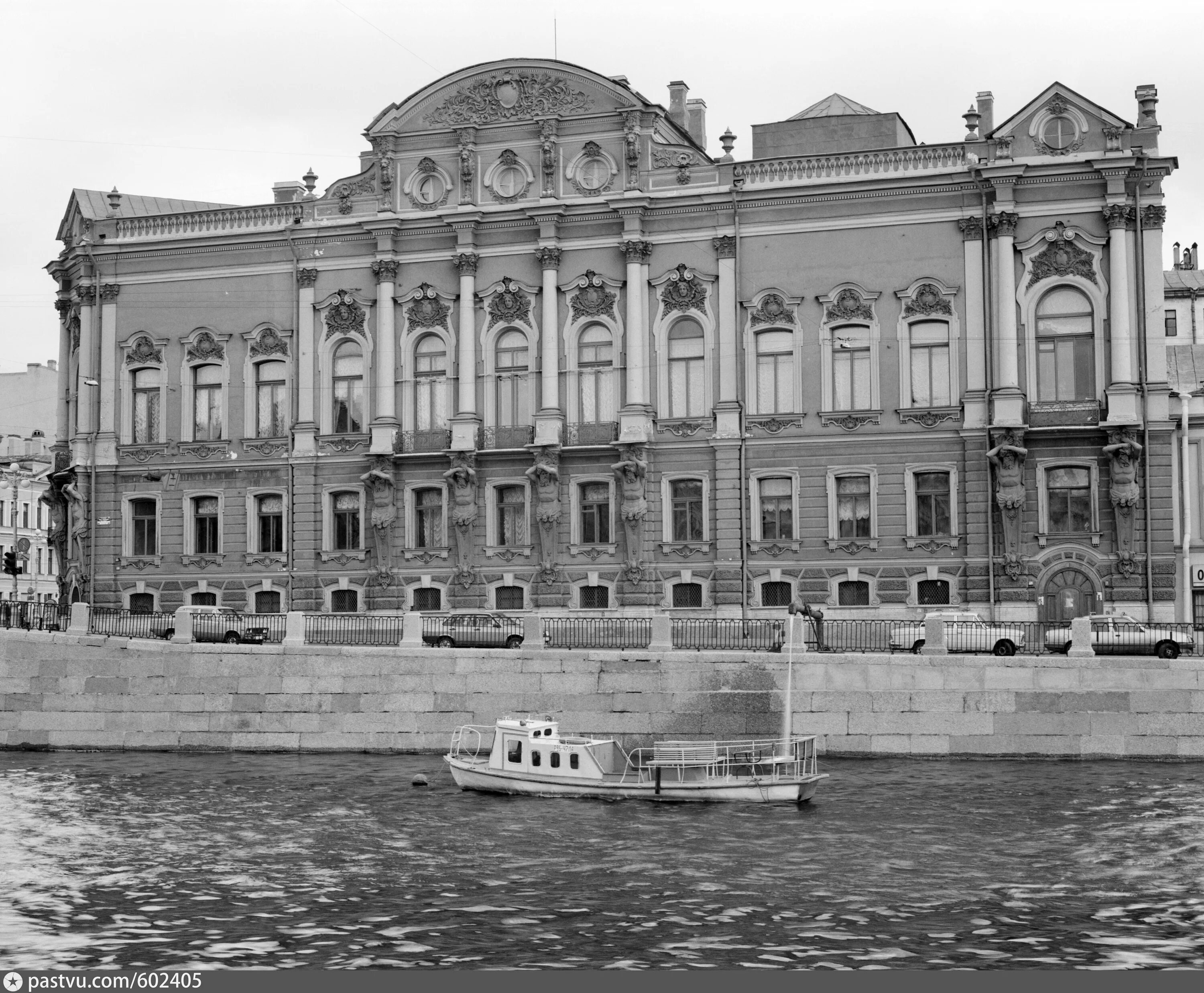 Бывший дворец. Дворец белосельских-белозерских. дворец белосельских-белозерских, архитектор штакеншнейдер. дворец князей белосельских-белозерских. 1847—1848. дворец белосельских-белозерских 19 век.