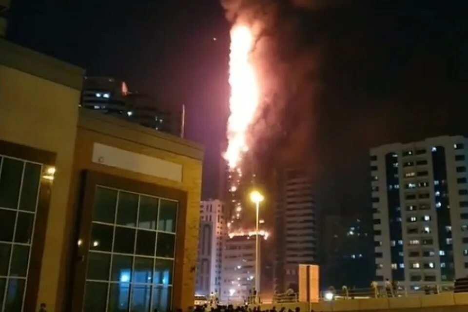 пожарные в оаэ. даби горит. пожар в астане сегодня. абу даби плаза астана пожар. абу даби горел.