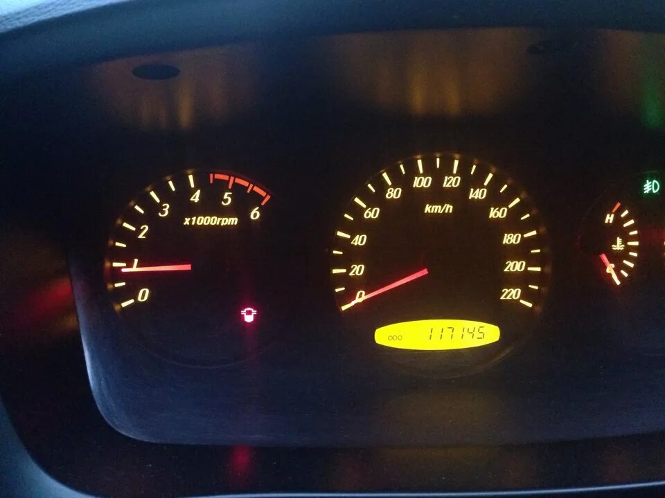 Стрелка бензина на хендай акцент. Ошибки на опель астра j 1. Значки на панели опель антара. Загорелась лампочка на тахометре. Check engine спидометр.