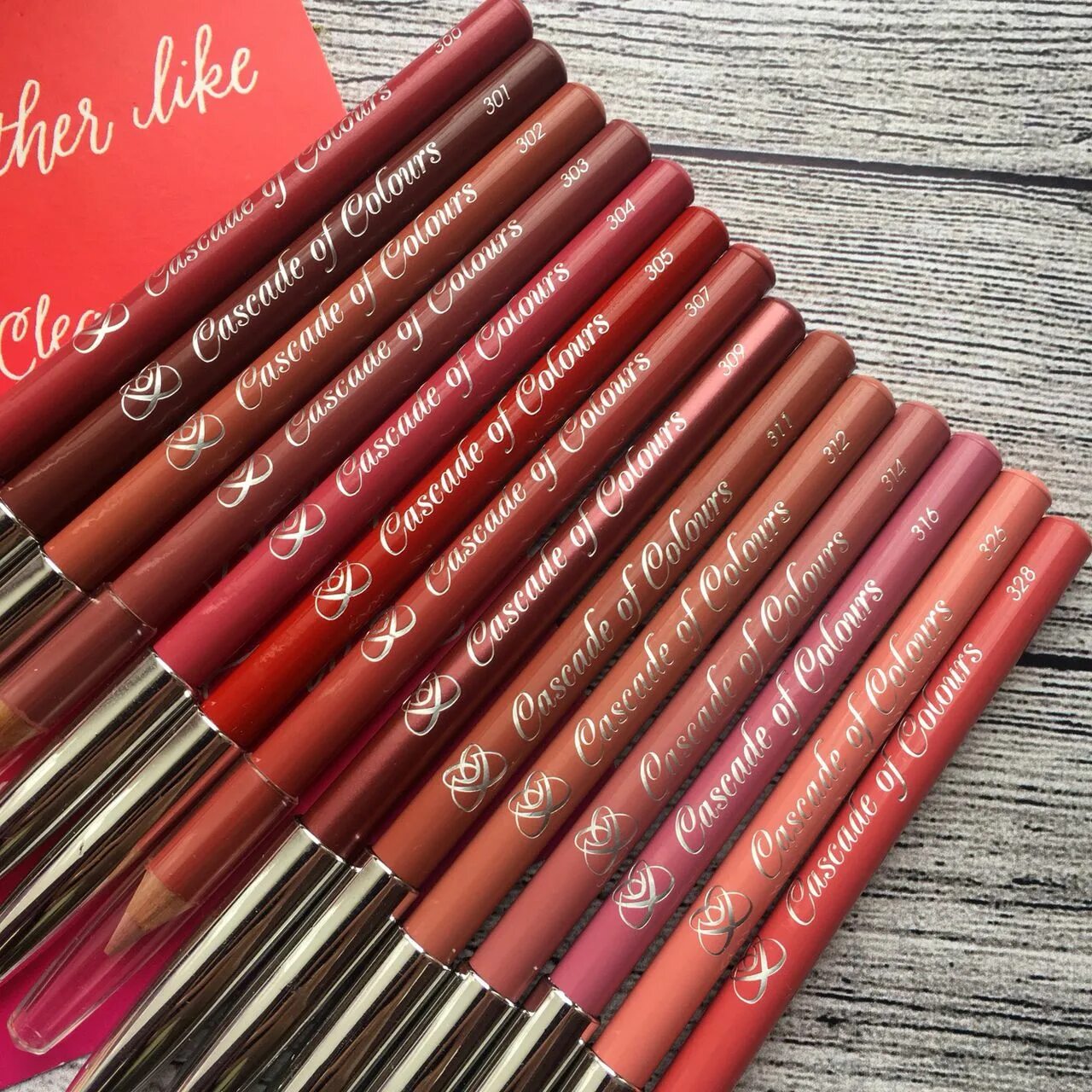 Cascade of colours. Карандаш cascade of colours 322. Карандаш cascade of colours для бровей. Cascade of colours 201 карандаш для глаз. Карандаш для глаз cascade of colors.