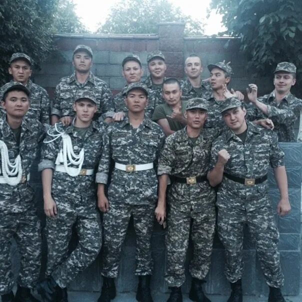 Доблестный 1 взвод. Доблестный 1 взвод. Чарли шин взвод. Наклейка взвод 1. Доблестный 1 взвод.