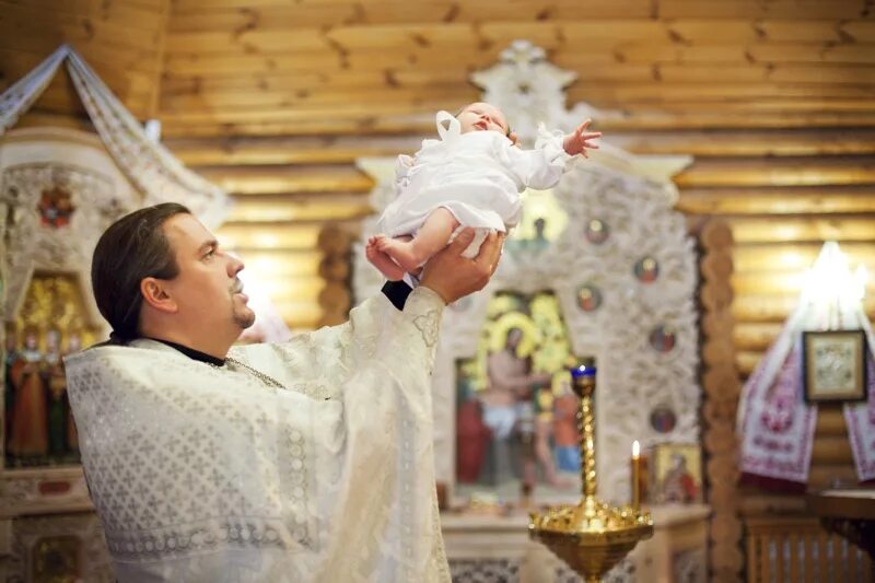 В какие дни крестят в церкви