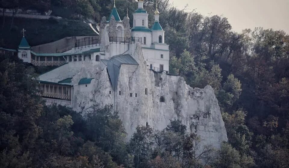 Славяногорск фото города. Святогорский монастырь донецкая область. Святогорск фотографии. Святогорск фотографии. Славяногорск донецкая область монастырь.