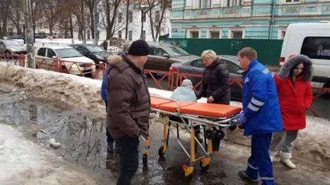 Упал на тротуаре