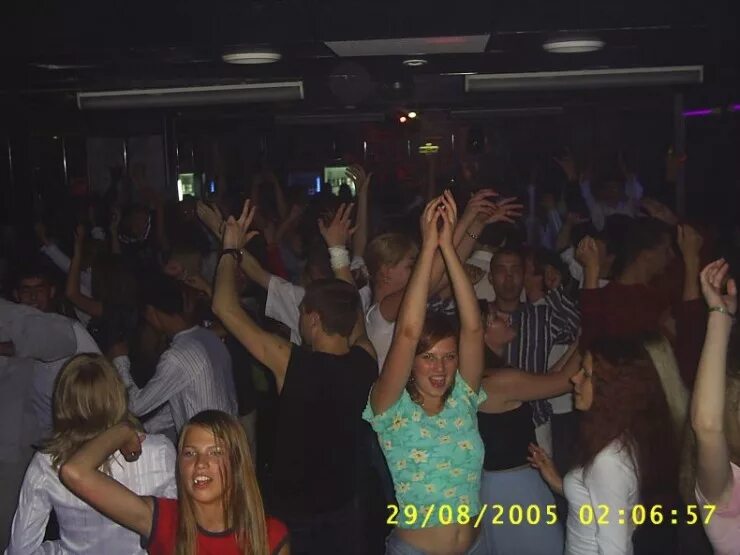 Дискотека 2005. Дискотека 2005 года. дискотека в ижевске. сельская дискотека 2005. ижевск дискотека кафе.