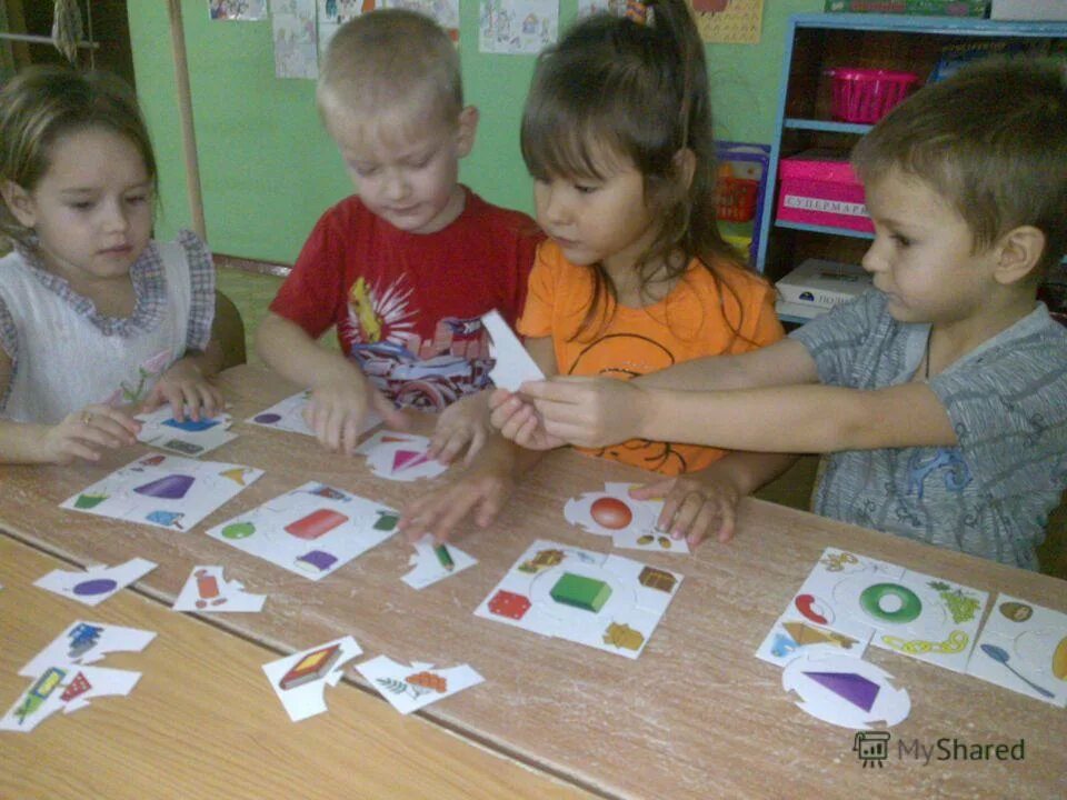 Занятия по сенсорике в детском саду. Занятия в младшей группе детского сада. Ранний возраст в детском саду. Картотека игр на развитие памяти у дошкольников. Занятие в младшей группе.