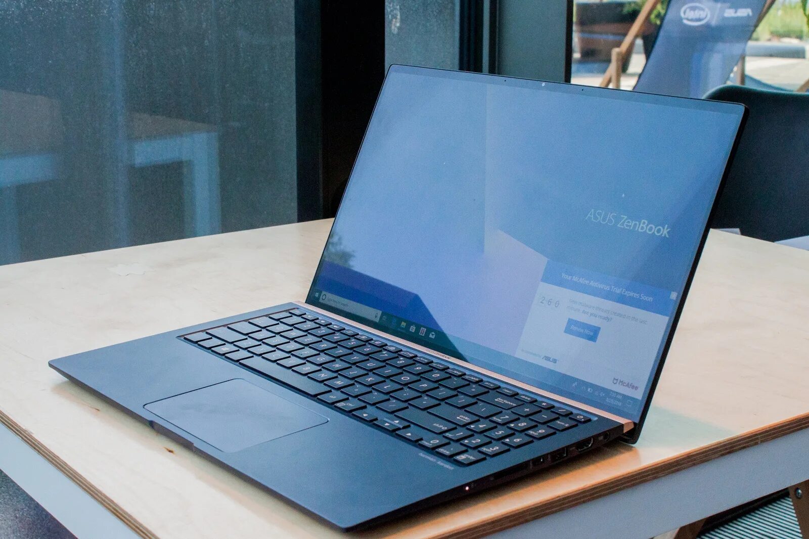 Ноутбук asus zenbook 16. Мини зенбук. ZENBOOK фото.