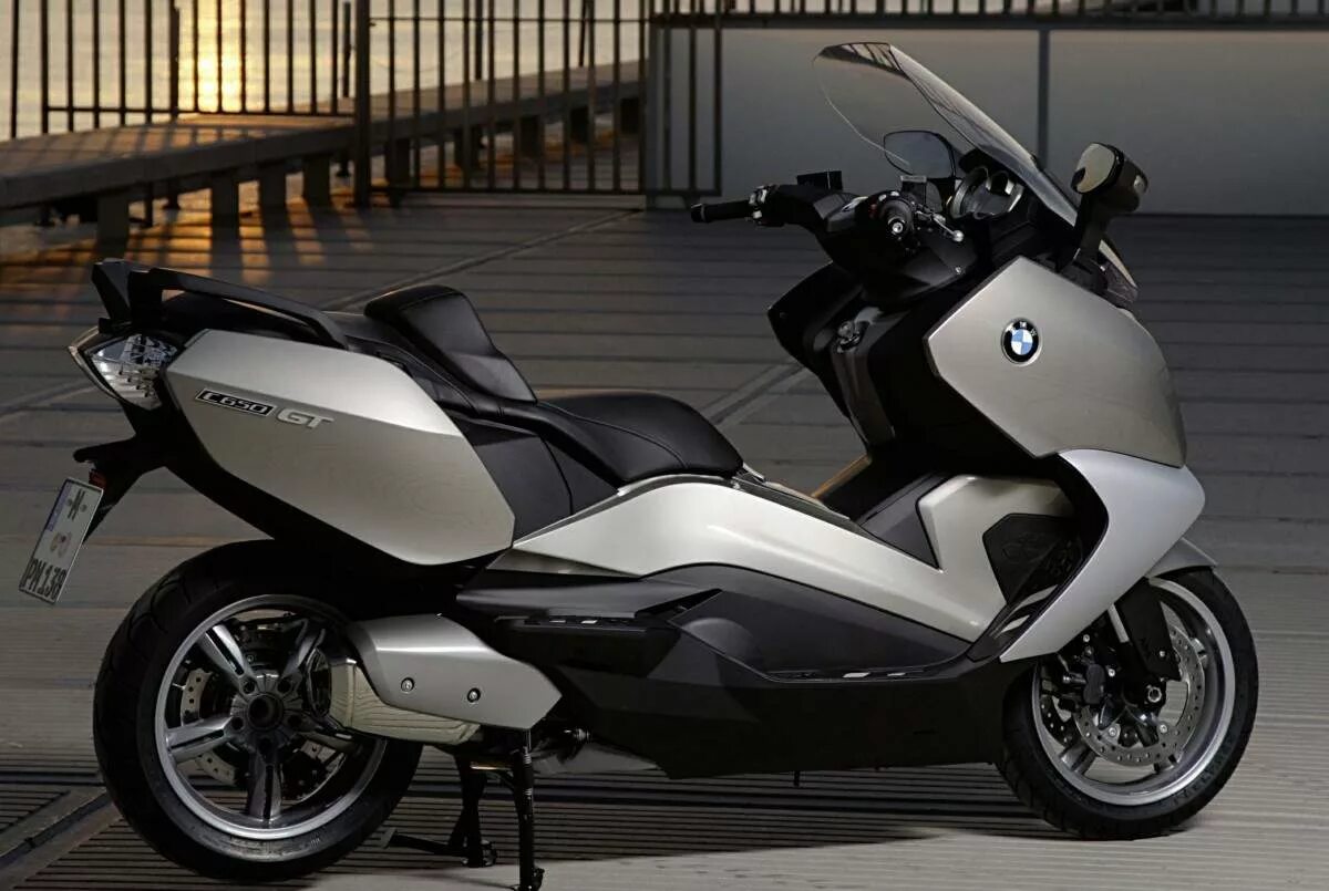 Бмв 600 мотоцикл. Мотороллер bmw. Bmw c600 sport верхний обтекатель карбон. Bmw c600 sport. C 600.