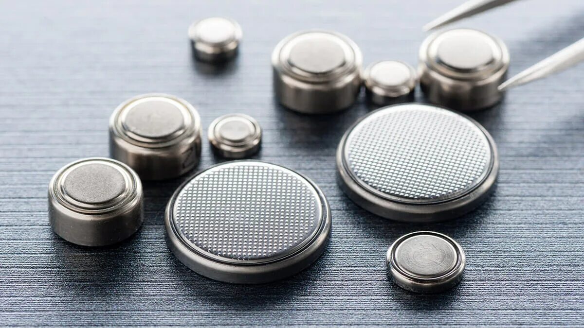 Button battery. А61 button cell. батарейки button. батарея пуговица. батарейка пуговица.