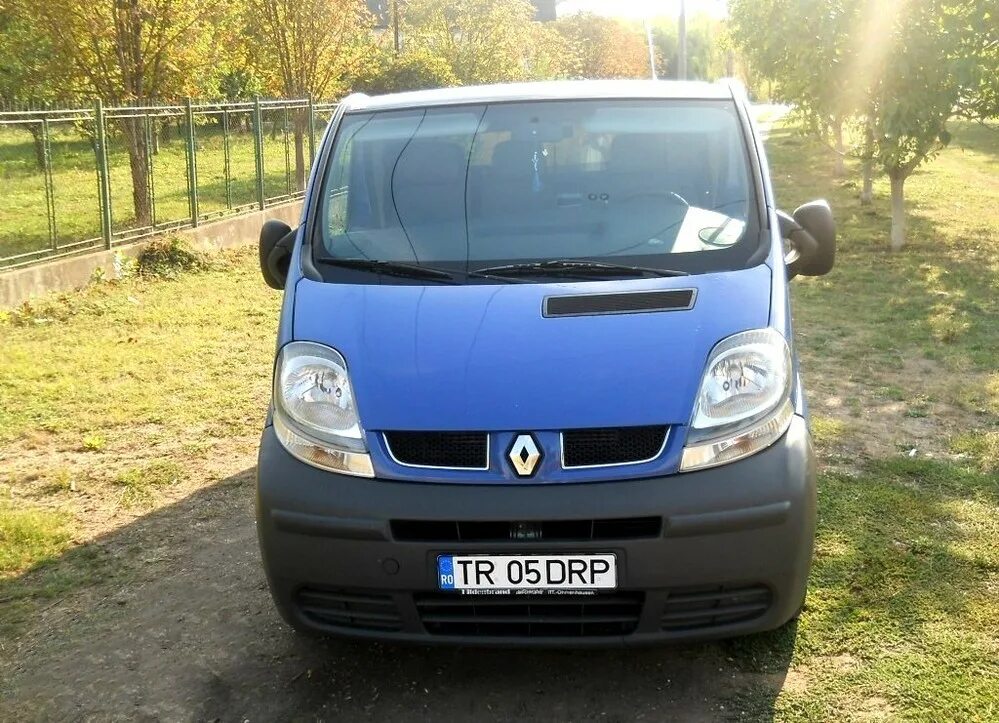 Рено трафик 2.5. Рено трафик 2 поколения. Рено трафик 2.5 дизель 2010. Renault Trafic Generation. Микроавтобус Рено 2000 года.