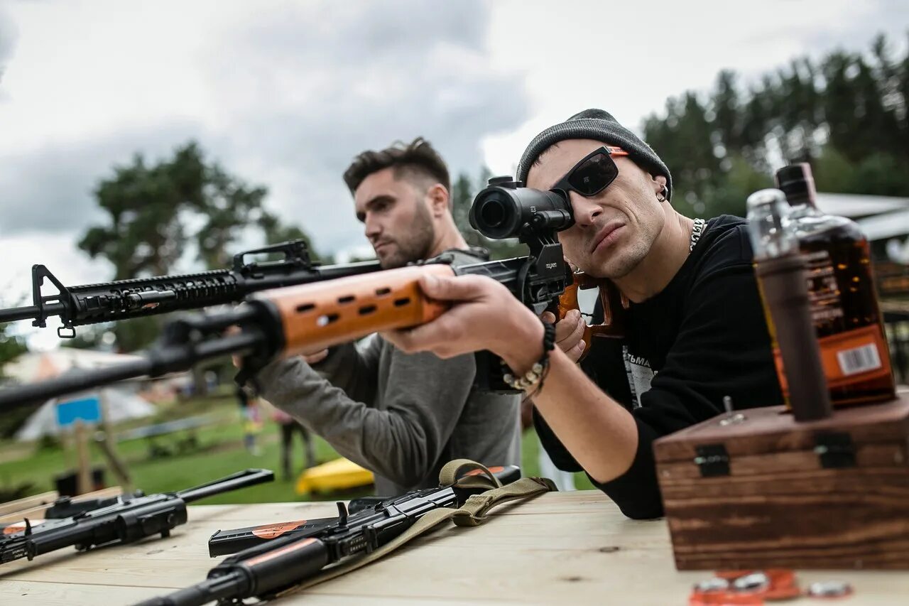 тир на свежем воздухе. открытый стрелковый тир. стрелковый пневматический тир. оружейный тир на природе. фэмили парк иваново кривцово.