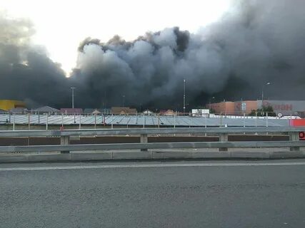 Горит рынок в москве