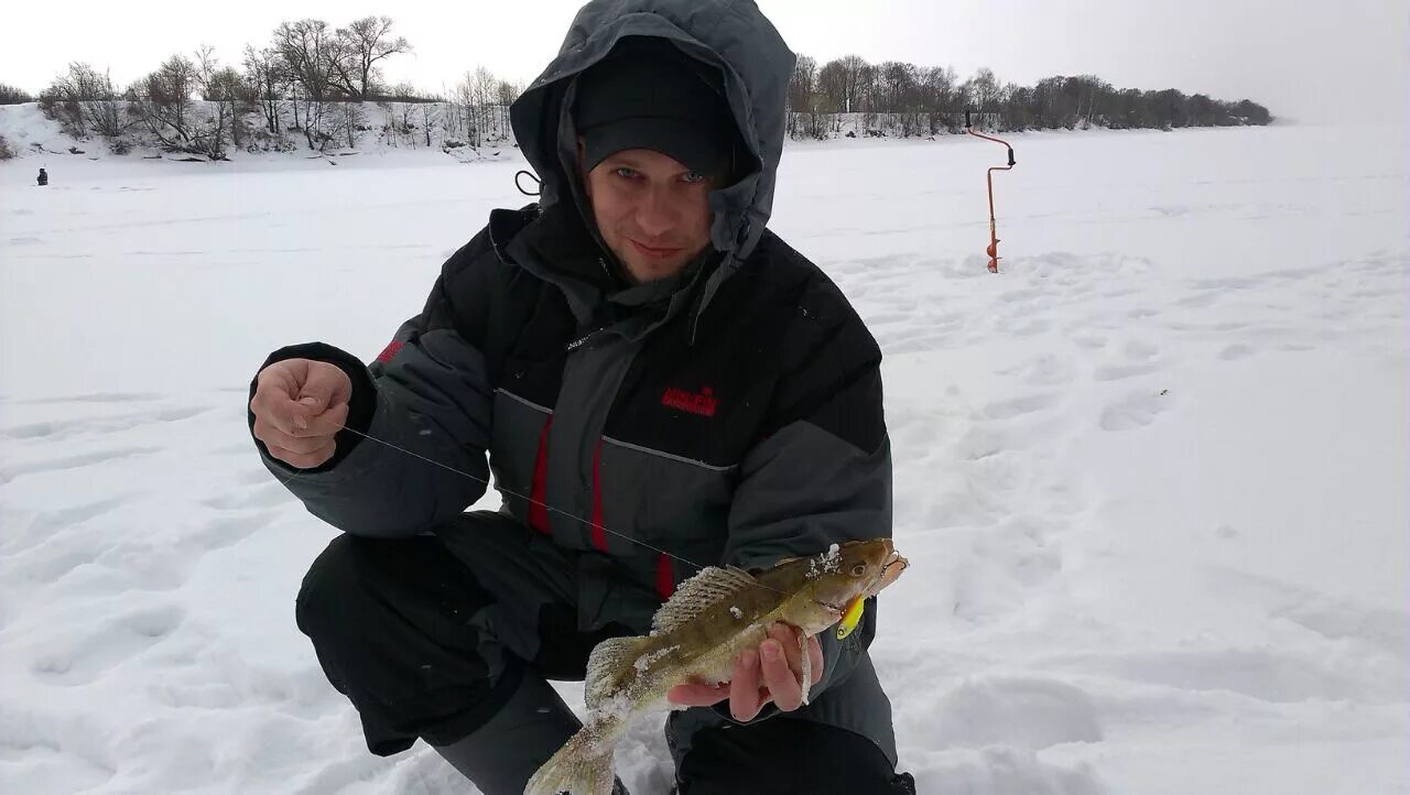 Рыбалка на Оке в Рязанской области. Рыбачим на Оке зимой. Рязань Ока рыбалка. Зимняя рыбалка в Рязани.