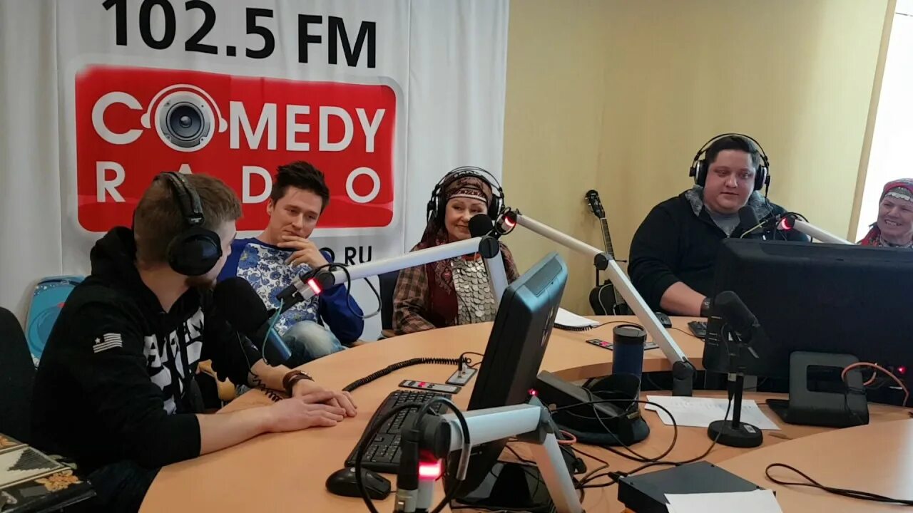 Эфир радио камеди клаб. Камеди радио Уфа. Comedy Radio Пермь. Камеди радио логотип. Студия камеди радио.