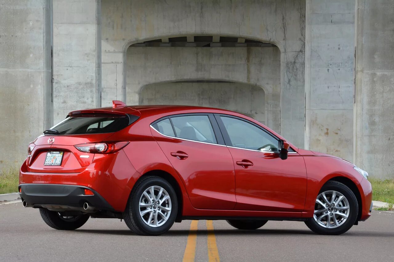 Мазда b3. Mazda 3 хэтчбек. mazda 3 универсал. мазда 3 хэтчбек 14. мазда 3 хетч.
