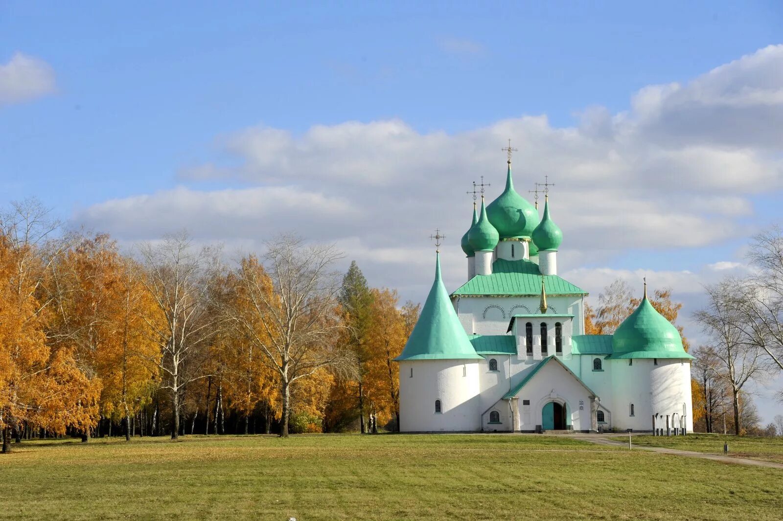 Фото музея куликово поле. Куликово поле музей-заповедник. Музей-заповедник Куликово пол. Музей заповедник Куликово поле Тульская область. Храм Сергия Радонежского Куликово поле.