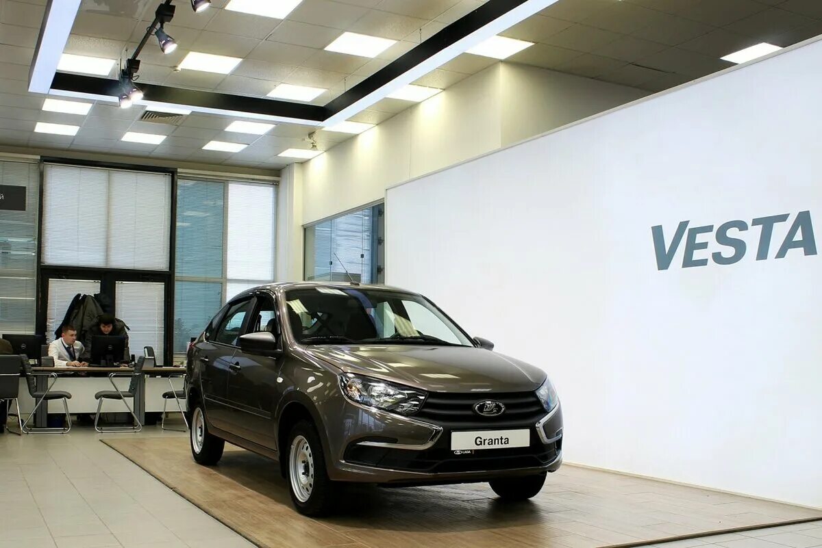 Воронеж салон лада гранта. Лада гранта седан 2020. Лада гранта лифтбек черная 2020. Гранта седан синяя 2021. Лада гранта в воронеже в автосалоне.