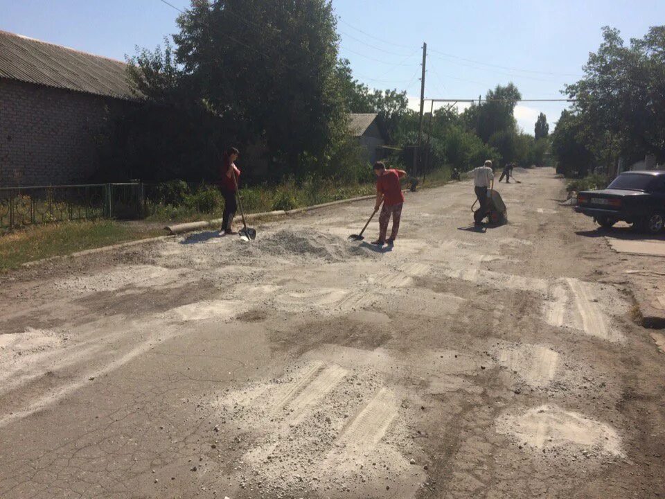 Погода в чернухино. Дорога в Чернухино. Чернухино Луганская область. Поселок Чернухино Луганской области. Чернухино обстрел.