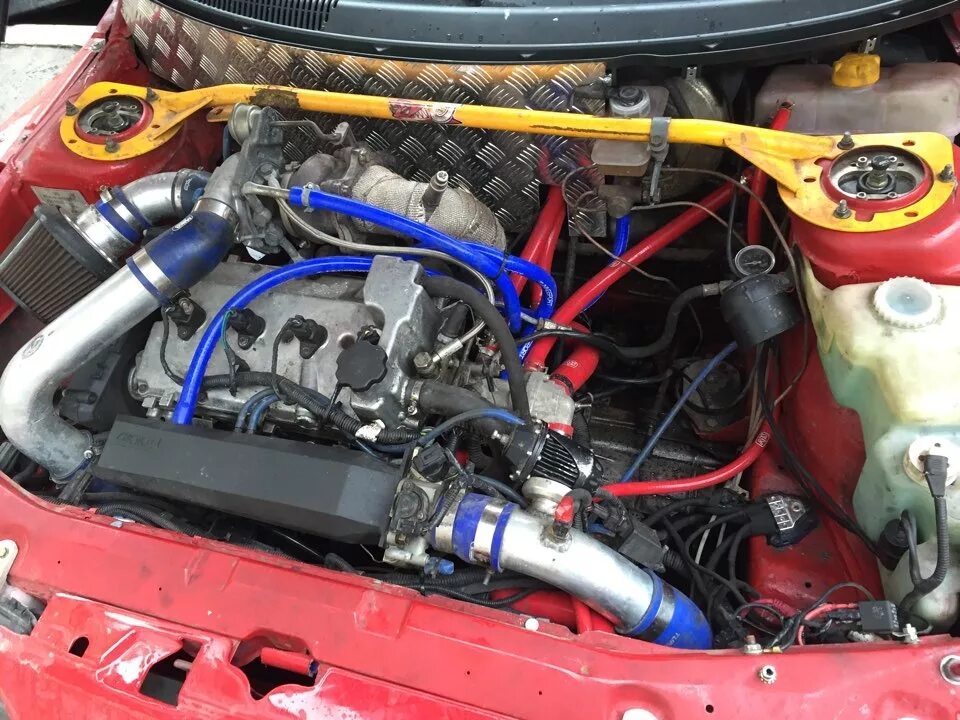 Покраска двигателя автомобиля. Без мотора. Подкапотка ваз 2106 с завода. Без мотора. Моторный отсек ваз 2109.