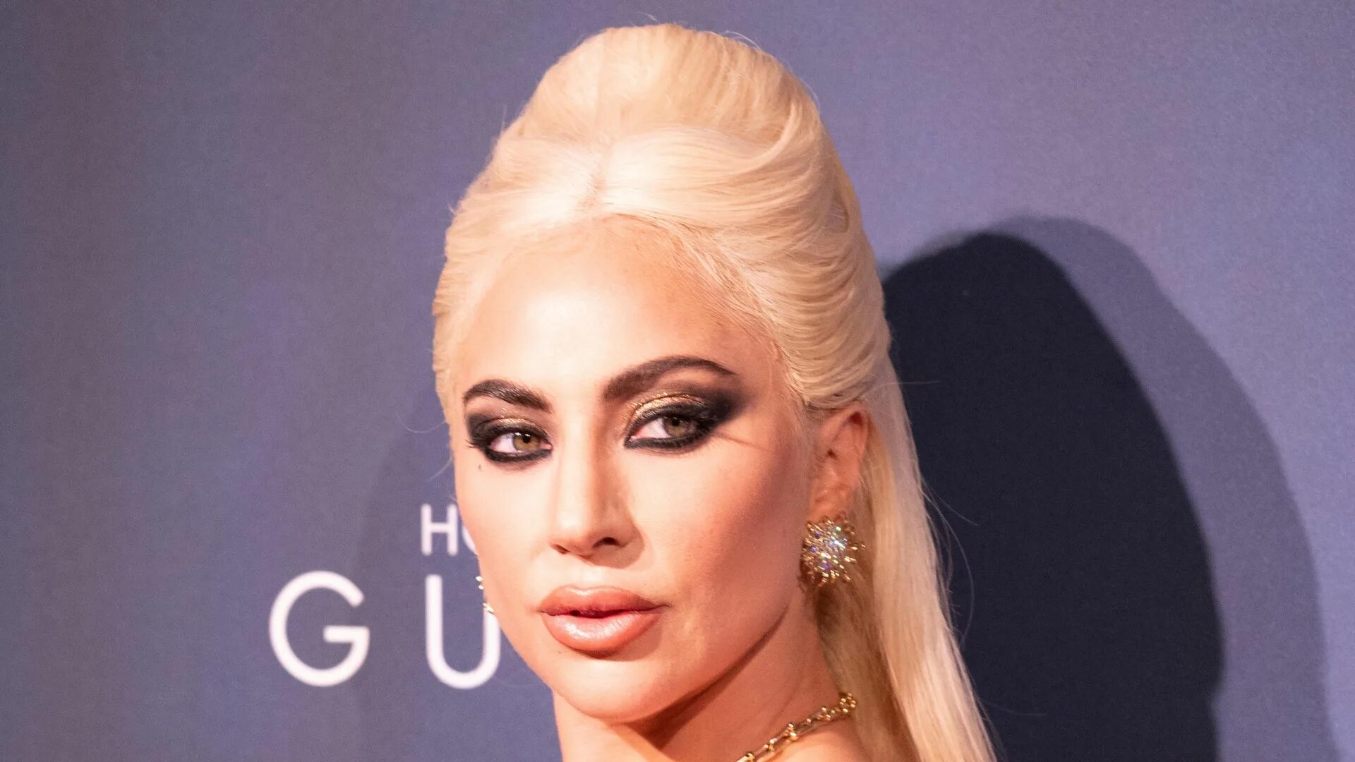 Леди Гага. Леди Гага дом гуччи макияж. Леди Гага 2022 дом гуччи. Леди Гага интервью. Леди гага снялась