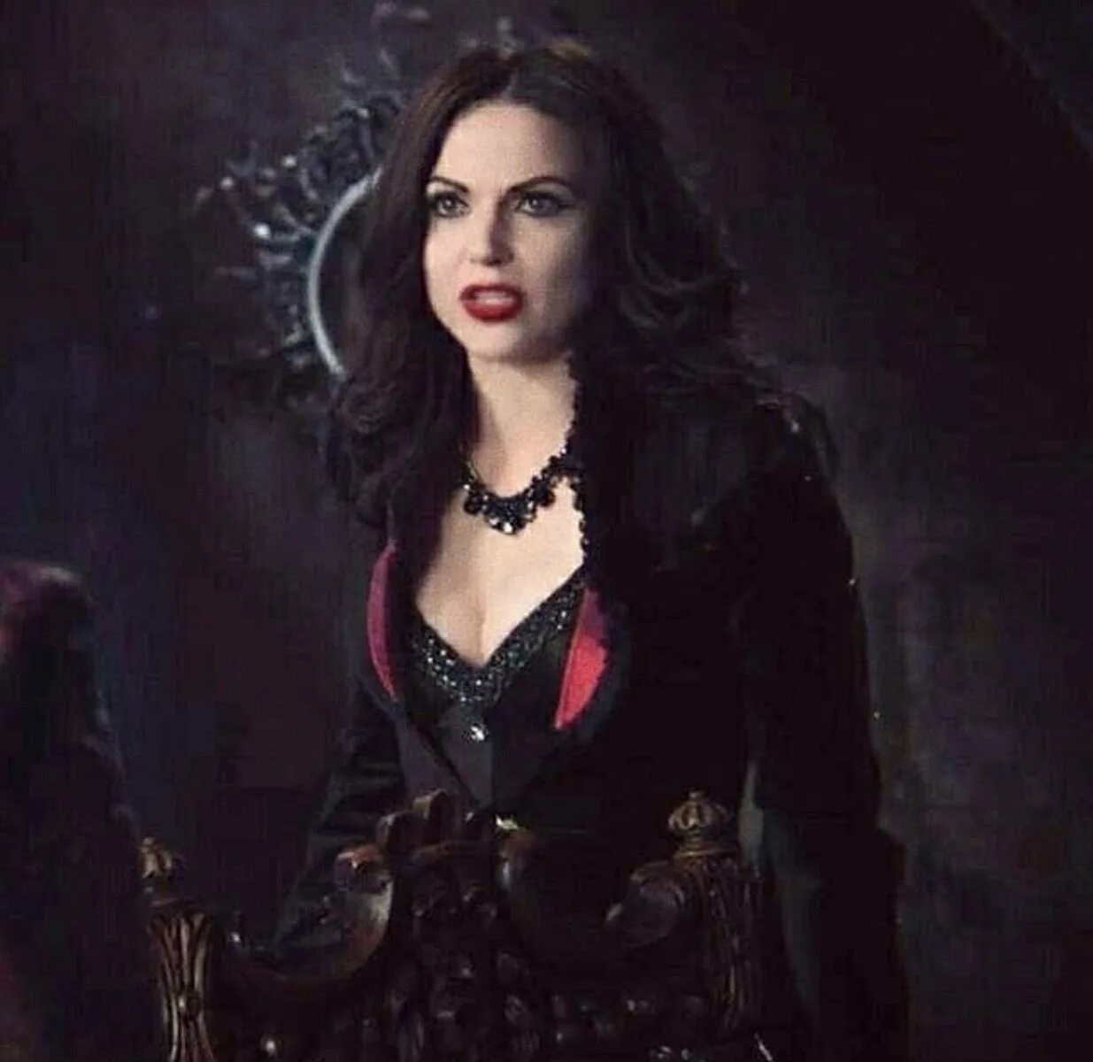 Добрая и злая королева. Реджина Миллс. Реджина Миллс злая Королева. Evil Queen Реджина Миллс.