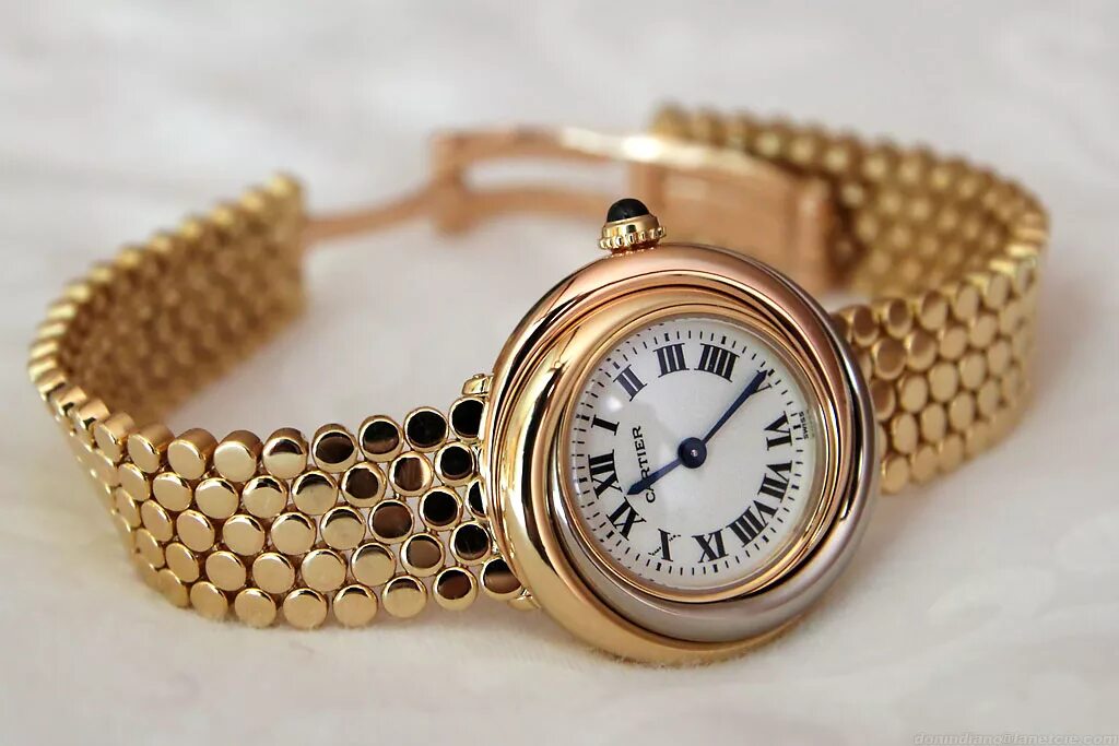 Плетения браслетов часов. Картье часы Тринити. Золотые часы Картье. Cartier часы женские золотые. Cartier 593120.