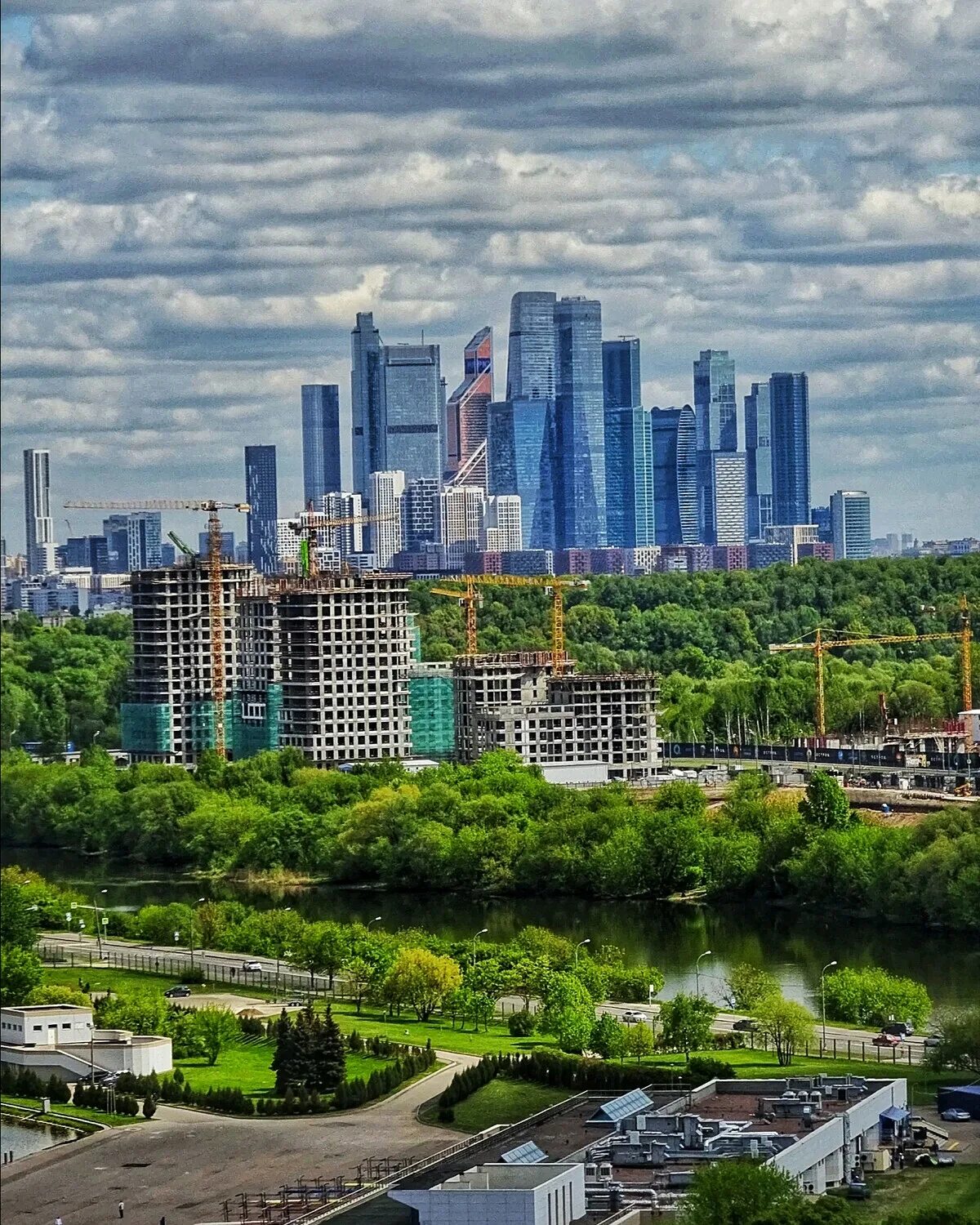 Холм 2023. Вид с Крылатских холмов на Москву. Москва Сити холм. Стройка Москва Сити. Стройка Крылатское.