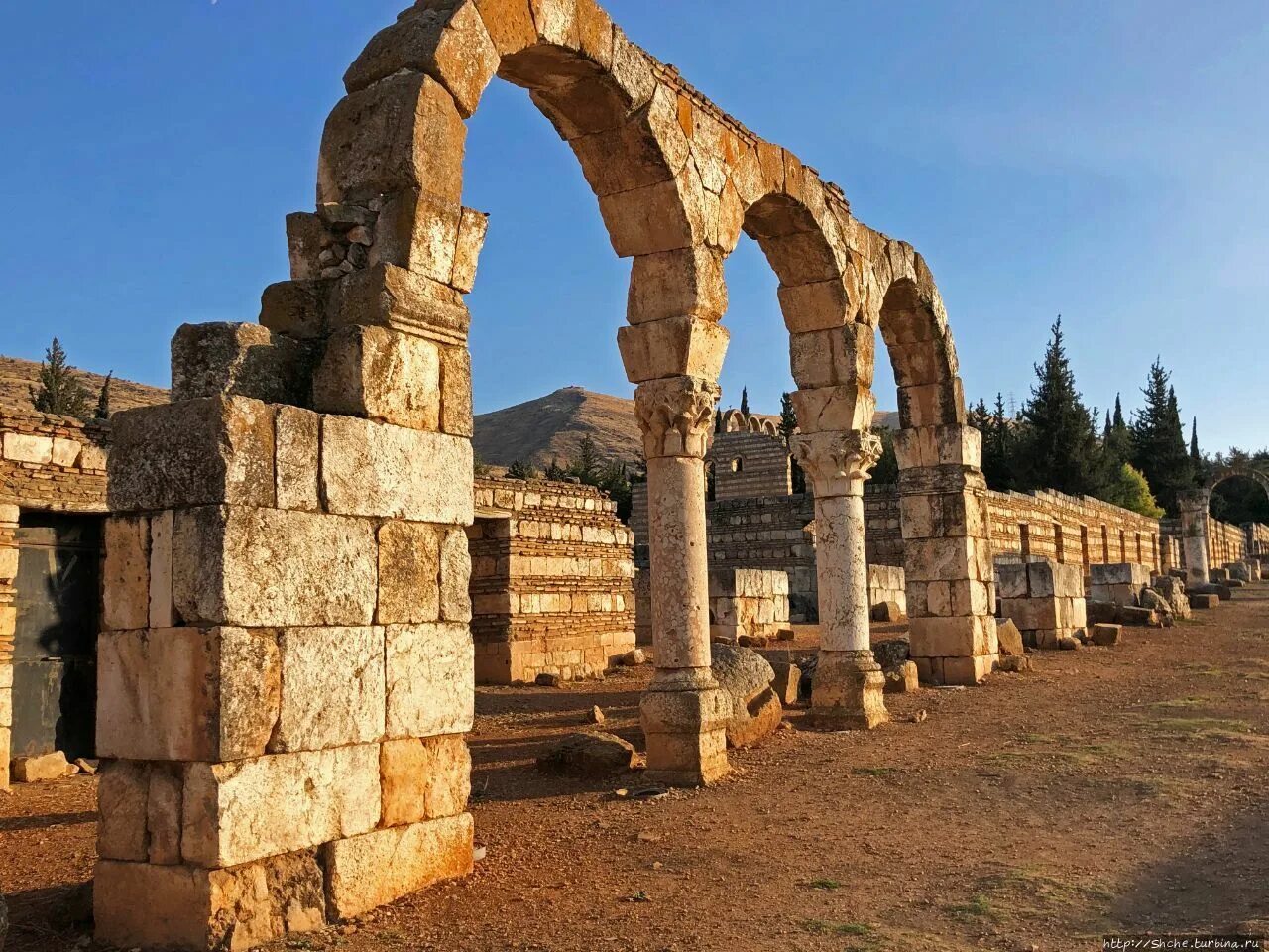 Древние руины где находятся. Анджар (Ливан). Древний город Анджар. Город Анджар в Ливане. Древний город Джемила ЮНЕСКО.