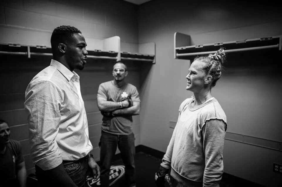 Холе холм. Холли холм jon jones. йоэль ромеро джон джонс холли холм. джон джонс ромеро холли холм фото. маррезе крамп.