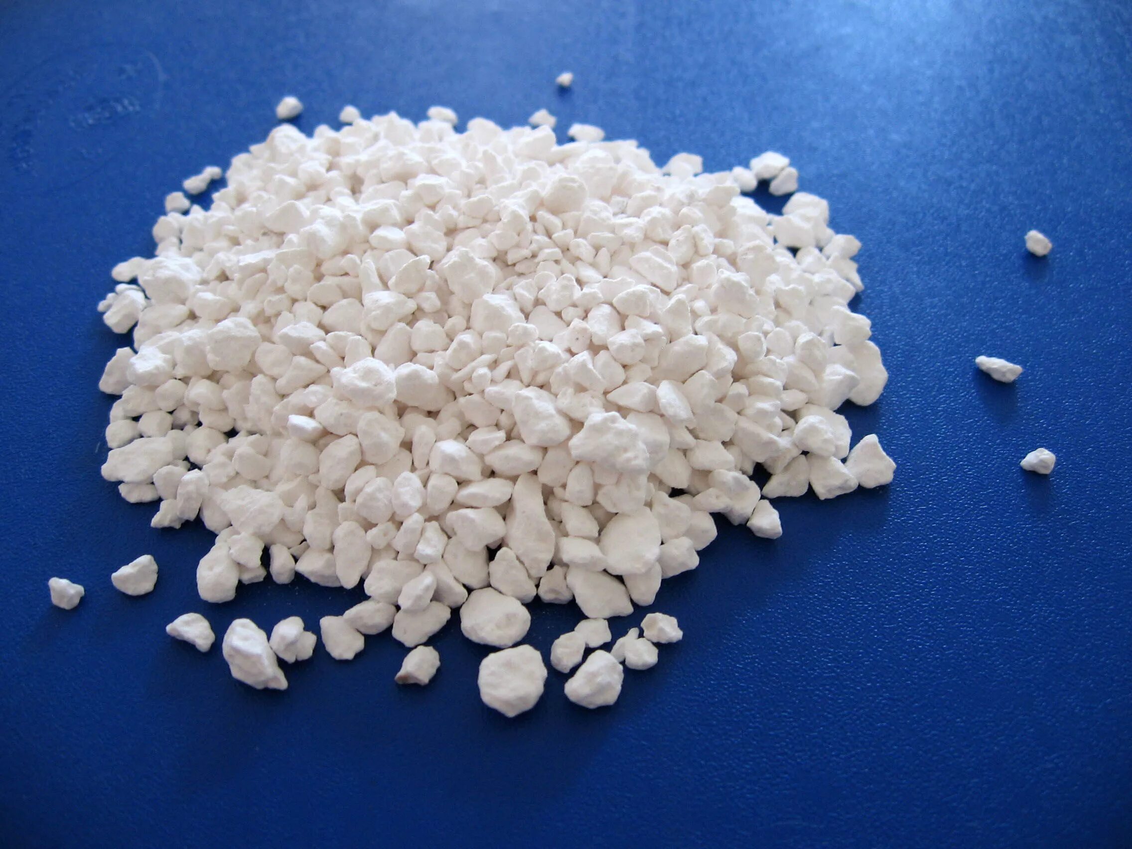 хлорид кальция кальций. хлорид кальция (cacl2). хлорид кальция два. хлорид кальция (cacl2). чешуированный хлористый кальций.